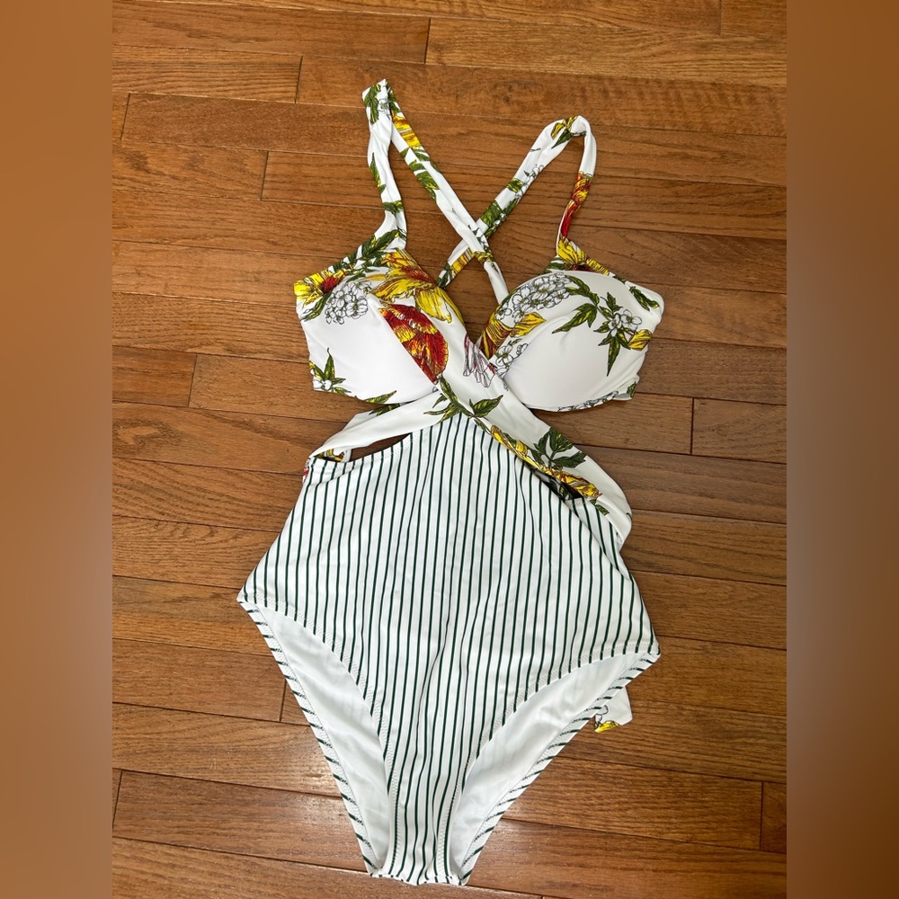 CUPSHE Floral and Stripe Swimsuit - Picture 4 of 5